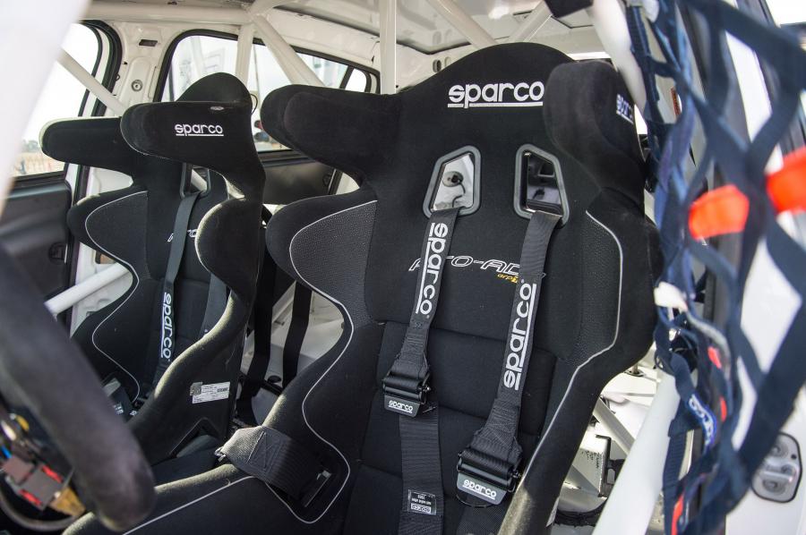 Интерьер Peugeot 308 Racing Cup 2016 года  (фото 7 из 31)
